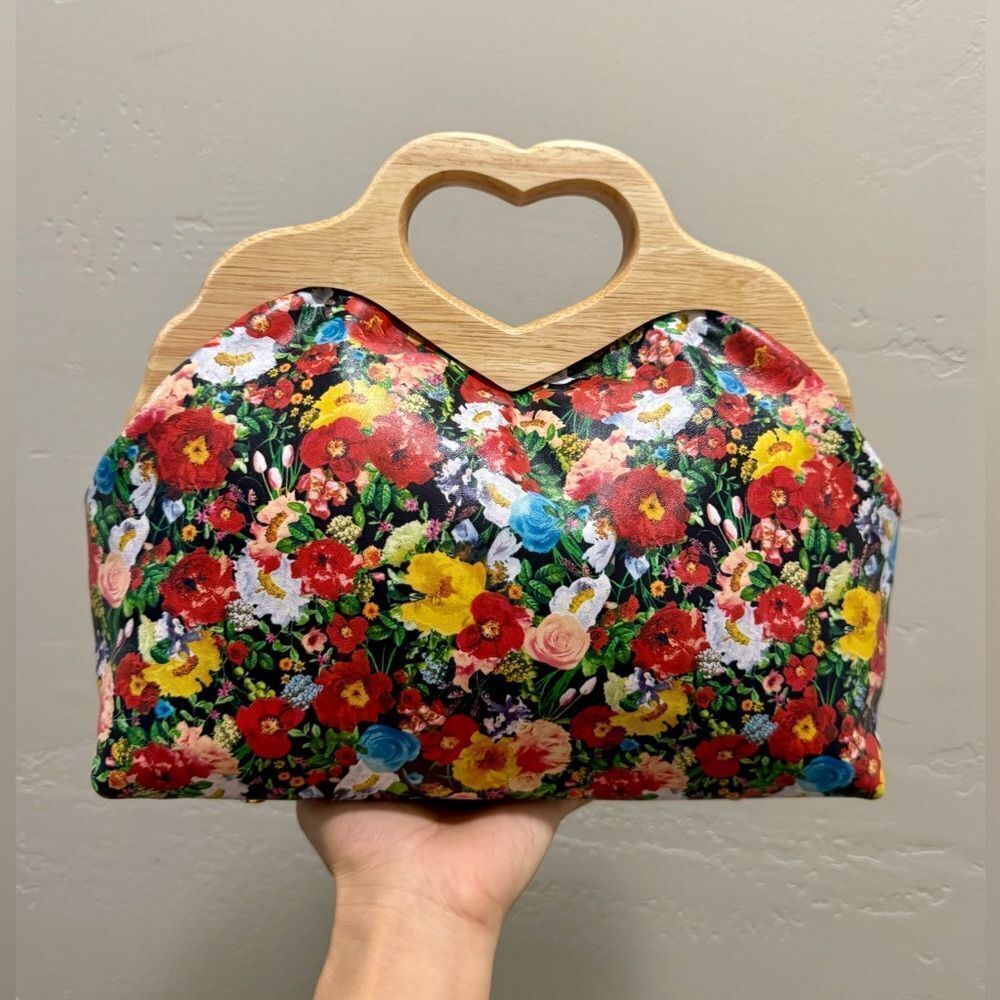 Large Genuine Leather Floral Printed with Chic Heart Shaped Wooden Frame Bag